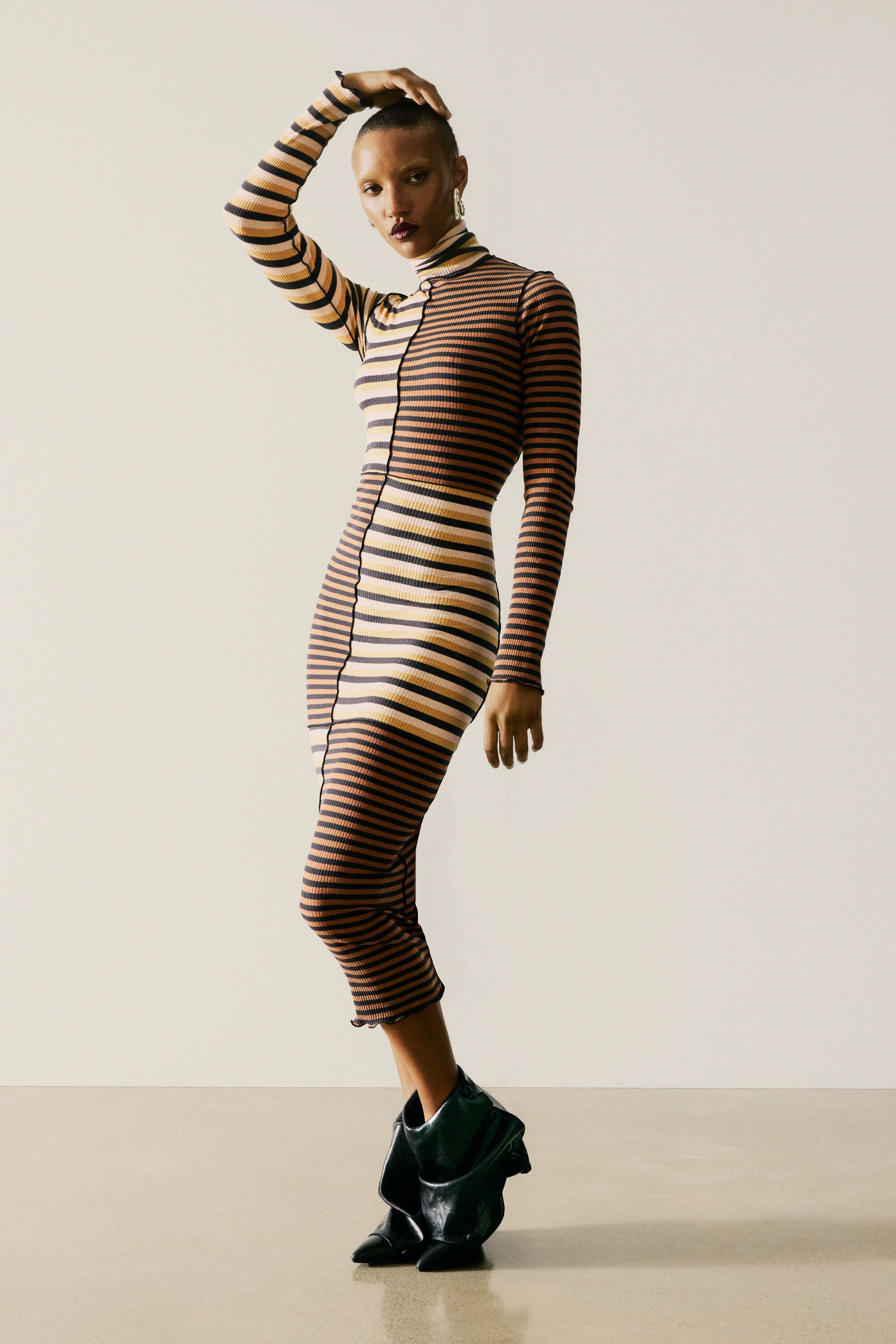 Desigual Gebreide jurk met hoge hals - BROWN