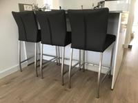 ShopX Leren barstoel revolt laag, zwart leer, zwarte barkruk