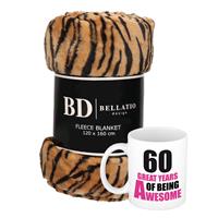 Bellatio Cadeau verjaardag 60 jaar vrouw - Fleece plaid/deken tijger print met 60 great years awesome mok