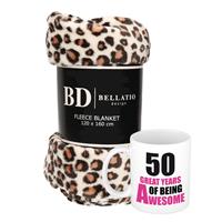 Bellatio Cadeau verjaardag 50 jaar/ Sarah vrouw - Fleece plaid/deken luipaard print met 50 great years awesome mok