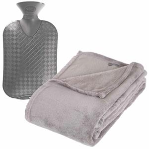 Atmosphera Fleece deken/plaid Lichtgrijs 130 x 180 cm en een warmwater kruik 2 liter -