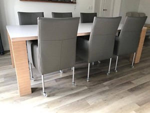 SHOPX HUISCOLLECTIE Set van 6 leren eetkamerstoelen - met wieltjes en hoge rug - grijs leer - Echt leer, Modern, ontdek de vele Leersoorten en Kleuren bij ShopX