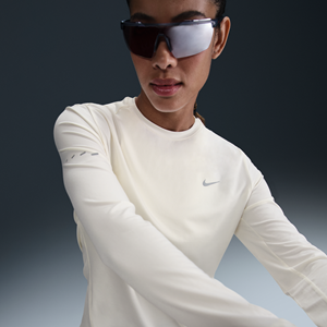 Nike Swift Dri-FIT hardlooptop met ronde hals, lange mouwen en uv-bescherming voor dames - Wit