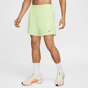 Nike Challenger multifunctionele 2-in-1 herenshorts met Dri-FIT (13 cm) - Geel