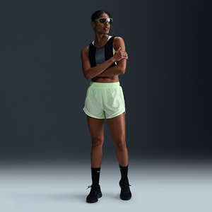 Nike Tempo Dri-FIT hardloopshorts met halfhoge taille en binnenbroekje voor dames - Geel