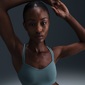 Nike Zenvy Strappy sport-bh met vulling en lichte ondersteuning - Blauw