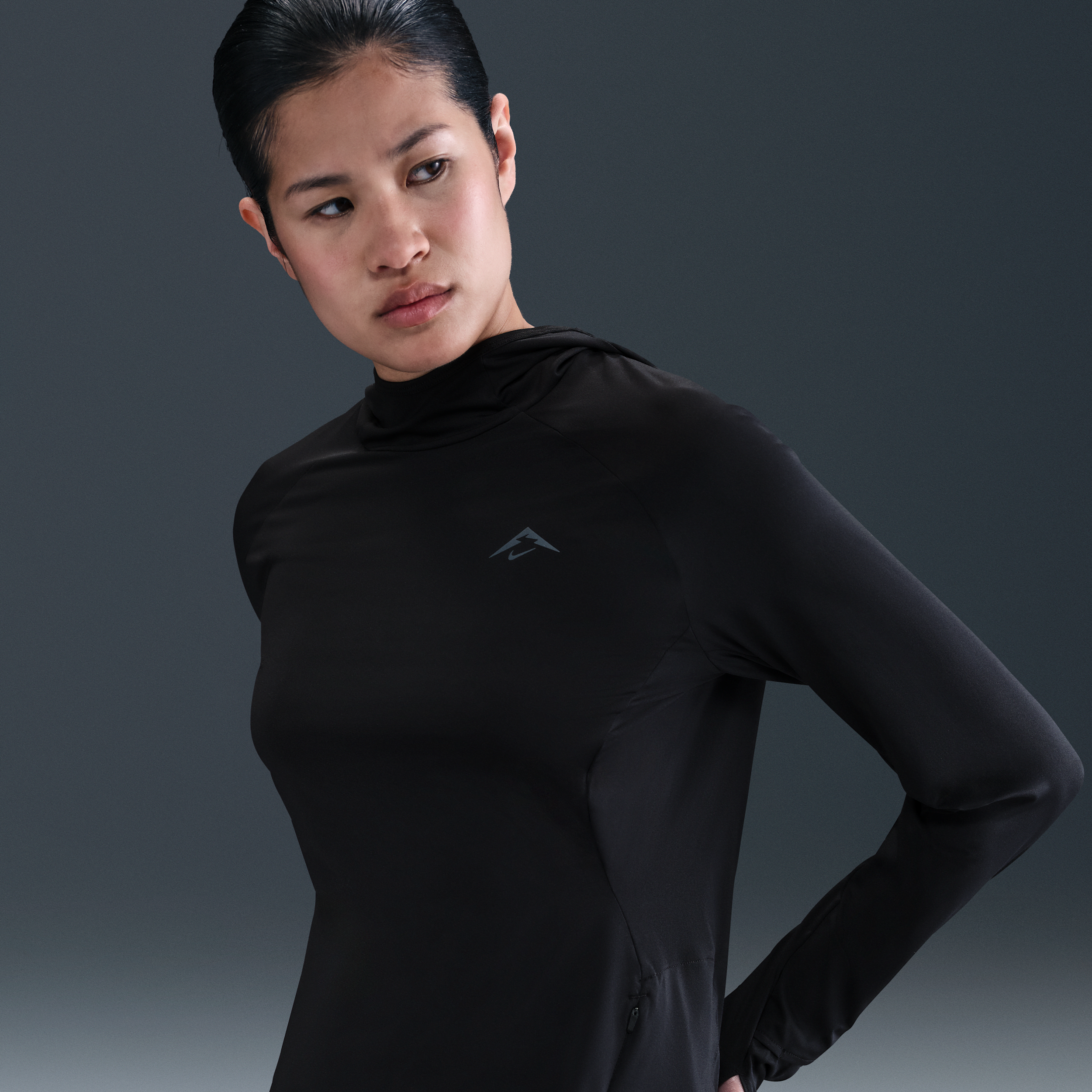 Nike Trail tussenlaag met capuchon en uv-bescherming voor dames - Zwart