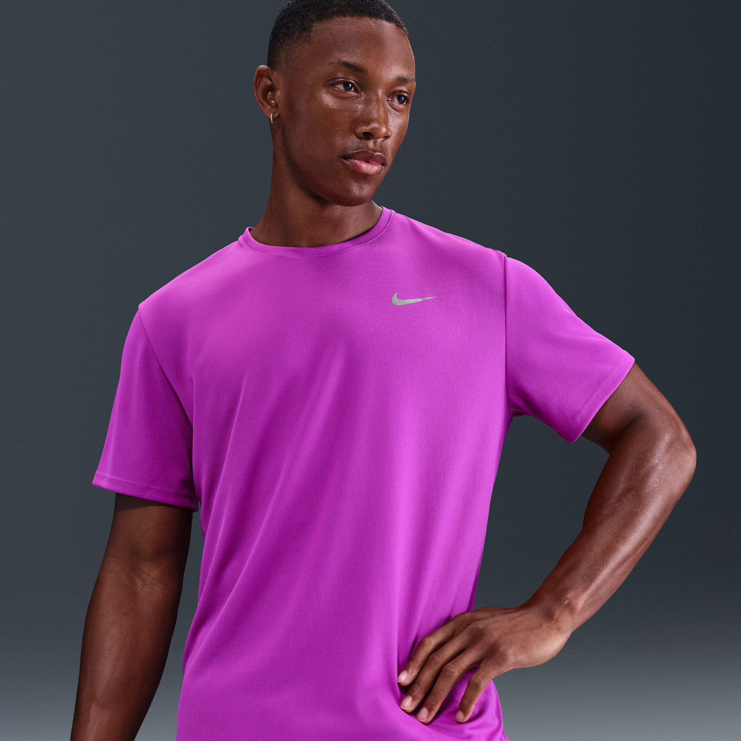 Nike Miler UV hardlooptop met korte mouwen en Dri-FIT voor heren - Paars