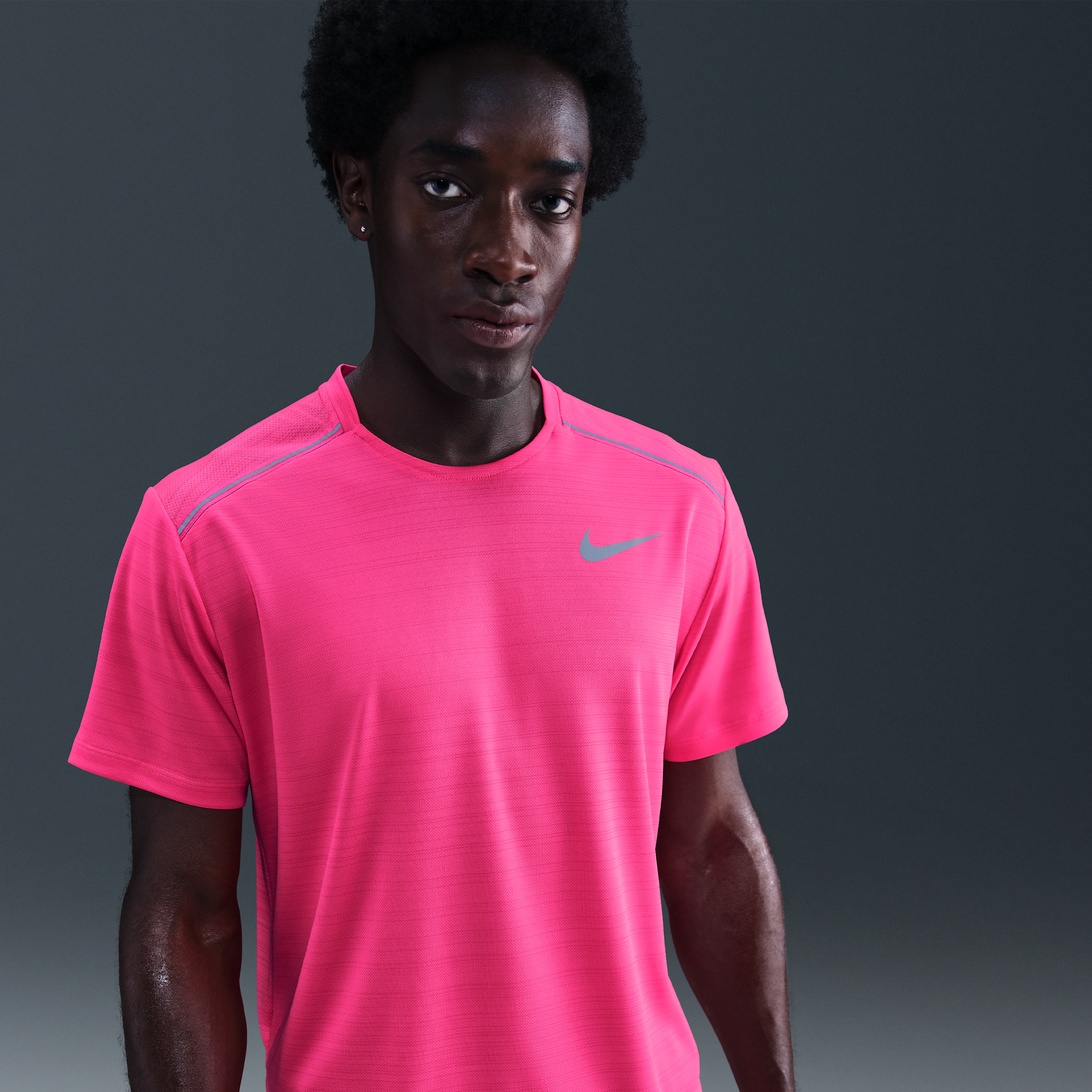 Nike Miler Hardlooptop met korte mouwen voor heren - Roze