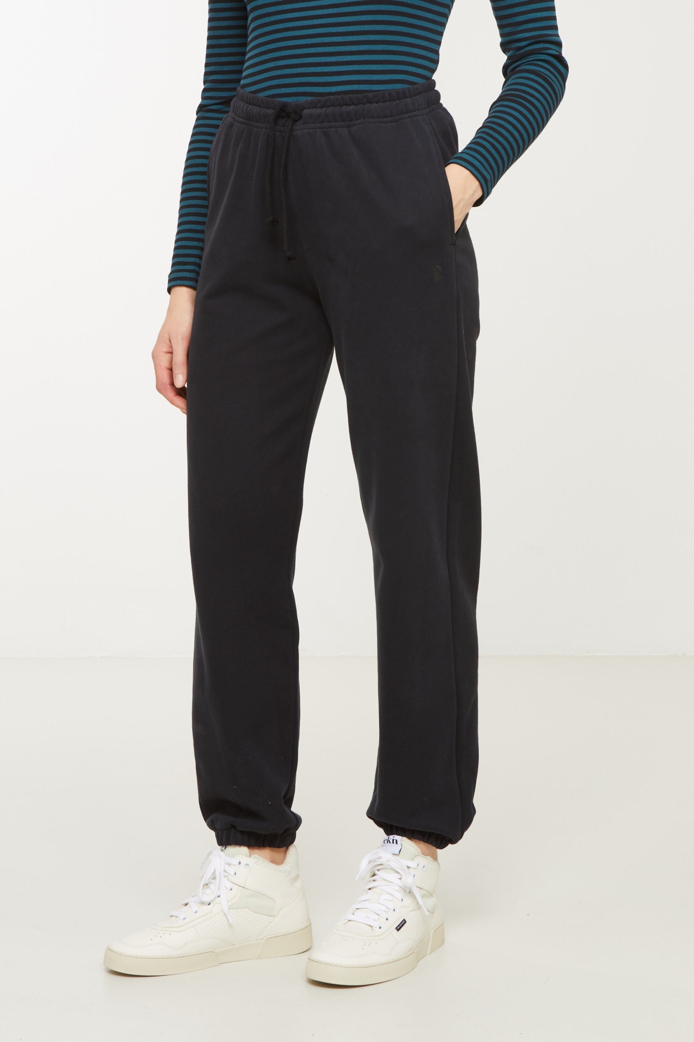 Recolution Damen vegan Jogginghose Scilla Schwarz