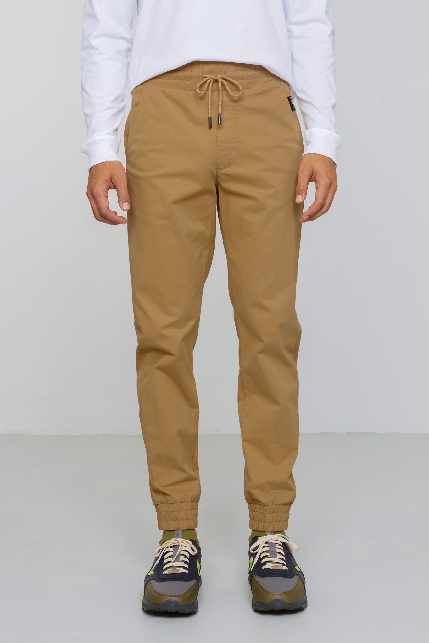 Recolution Herren vegan Jogginghose Chino Musa Dark Sand