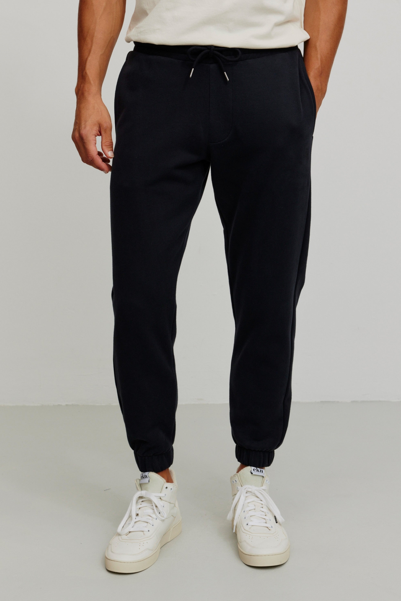 Recolution Herren vegan Jogginghose Thuja Schwarz