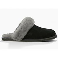 Indoor shoes