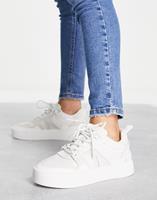 Lacoste L002 - Tennissneakers van leer met cupzool in wit