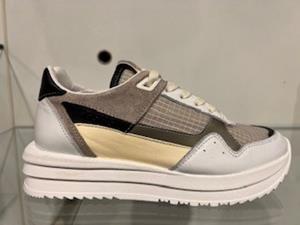 Giga Sneaker