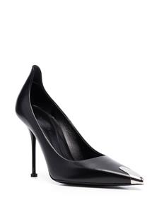 Alexander McQueen Pumps met metalen neus - Zwart