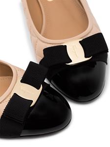 Ferragamo Vara Q leren pumps - Beige