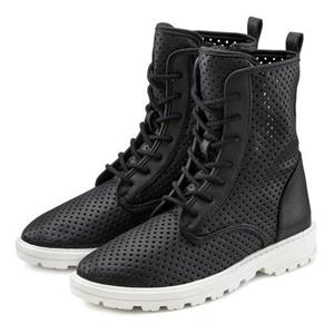 Laarsjes Boots met vetersluiting en modieuze uitsparingen