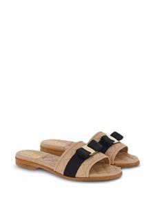 Ferragamo Vara slippers met strik - Beige