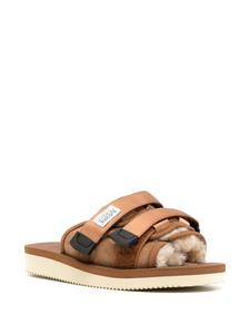 Suicoke Moto slippers met lammy afwerking - Bruin
