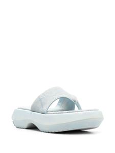 Acne Studios Sandalen met T-bandje - Blauw