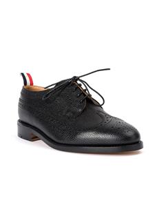 Thom Browne Classic Longwing Brogue Flat In Black Pebble Grain - Zwart