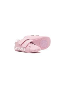 Versace Kids Sneakers met logoprint - Roze