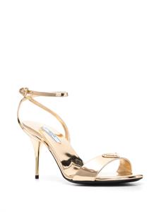 Prada Sandalen met logoplakkaat - Goud