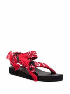 Arizona Love Trekky sandalen met bandanaprint - Rood