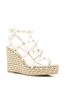 Valentino Rockstud sandalen met sleehak - Beige
