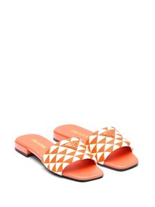 Prada Slippers met logoplakkaat - Oranje