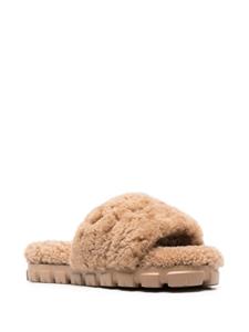 UGG Maxi Curly Scuffetta slippers van lamsleer - Bruin