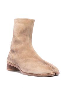Maison Margiela Tabi 50mm suede boots - Beige