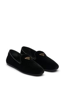 Prada triangle-logo velvet loafers - Zwart