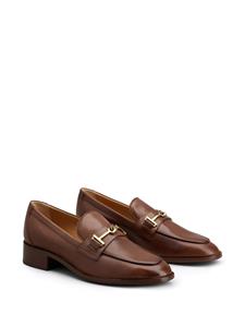 Tod's Loafers met logoplakkaat - Bruin