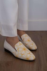 Momoc Damen vegan Loafer Blumen Gelb & Weiß