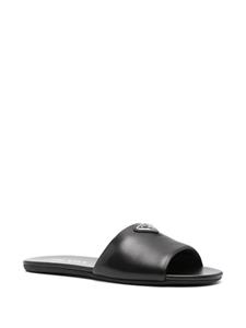 Prada triangle-logo leather slides - Zwart