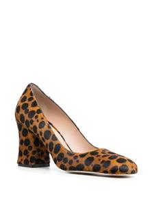 Stuart Weitzman Curveblock pumps met luipaardprint - Bruin