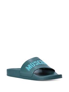 Moschino Slippers met logo-reliëf en voorgevormd voetbed - Blauw
