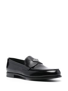 Prada enamel-triangle-logo leather loafers - Zwart