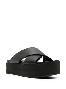 Calvin Klein Jeans logo-debossed flatform slides - Zwart