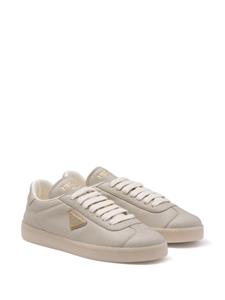 Prada triangle-logo leather sneakers - Grijs