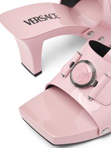 Versace Medusa Head pumps van lakleer - Roze