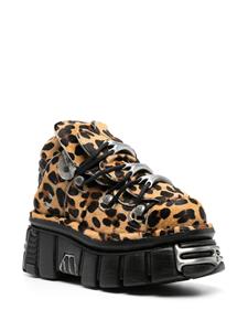 VETEMENTS Sneakers met luipaardprint - Bruin