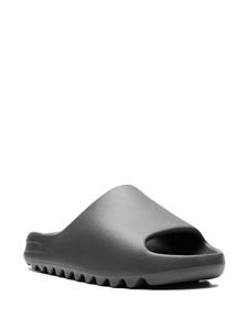 Adidas Yeezy Dark Onyx slides - Grijs