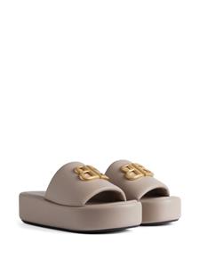 Balenciaga Rise logo-lettering slides - Beige