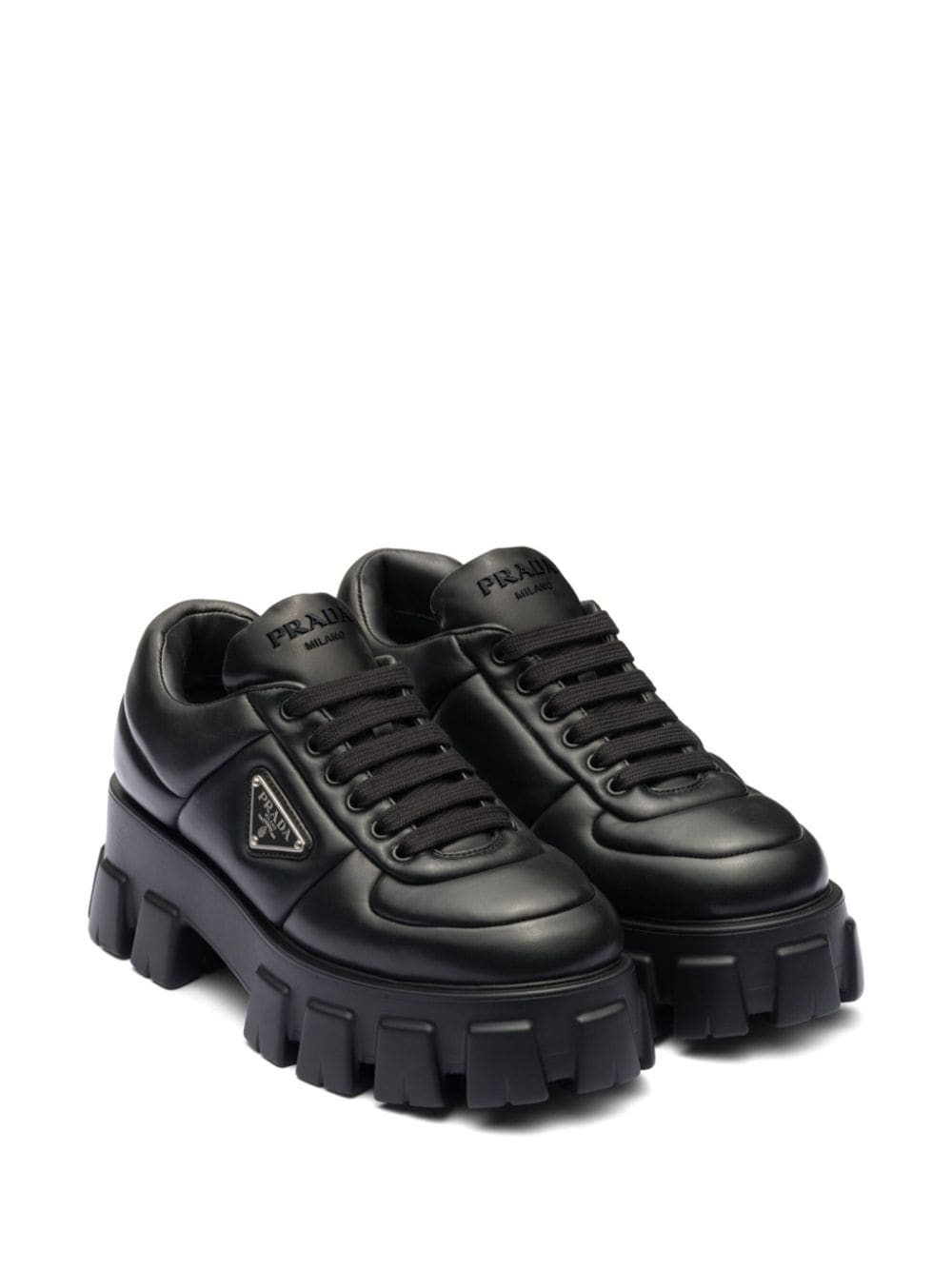 Prada logo-appliqué leather sneakers - Zwart