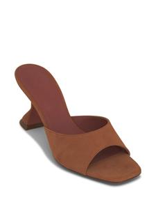 aminamuaddi Amina Muaddi Lupita suède muiltjes 70 mm - Bruin