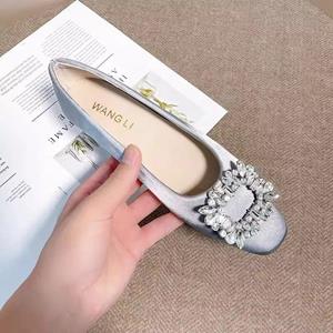 Fashion Flyshoes 2024 Lente en Herfst Nieuwe Mode Strass Vierkante Knop Platte Bodem Damesschoenen Veelzijdige Zijden Bruidsmeisje Trouwschoenen 34 bordeaux