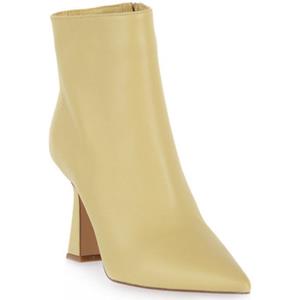 Priv Lab Pumps  BANANA